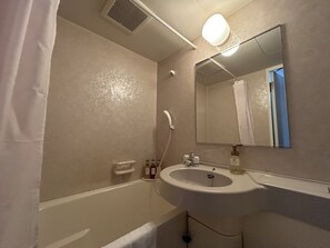 Combined shower/tub, deep soaking tub, free toiletries, hair dryer