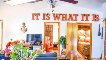 Smart-TV, DVD-Player, Bücher