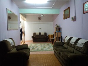 Maison | Salle de séjour | Téléviseur à écran plat