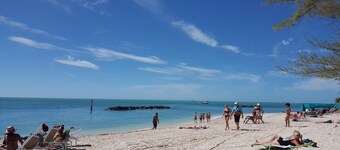 Island Escape Condo met ruim balkonterras in de prachtige Truman-bijlage