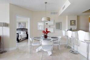 Dining - Beautiful Asian retreat 2bd/2bth Apt. min to beach (Sunny Isles Beach)