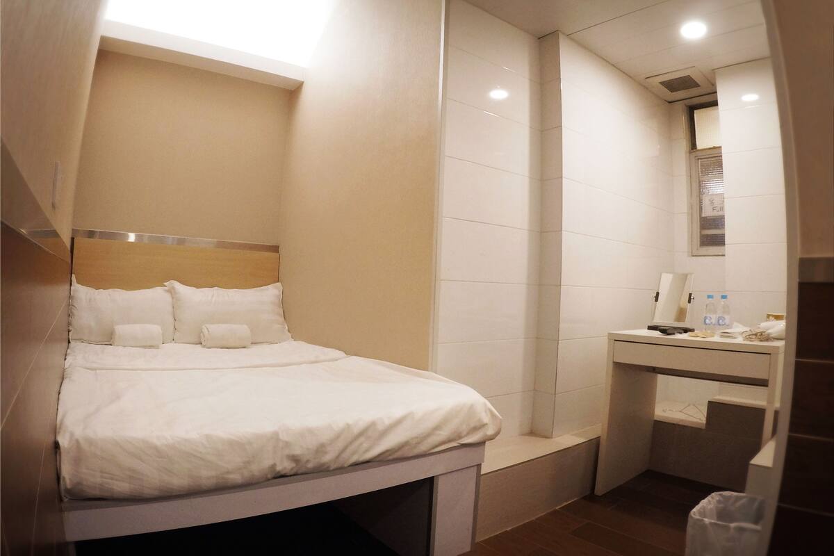 Deluxe Double Room | Desk, soundproofing, WiFi (free)