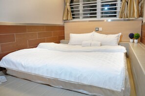 Luxury Room, 1 King Bed | Desk, soundproofing, WiFi (free) - i-Hotel Cameron Road (Kowloon)