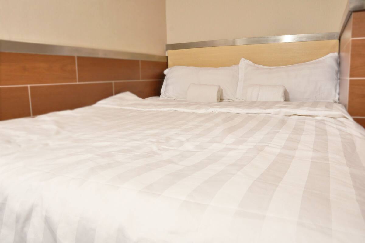 Standard Double Room | Desk, soundproofing, WiFi (free)