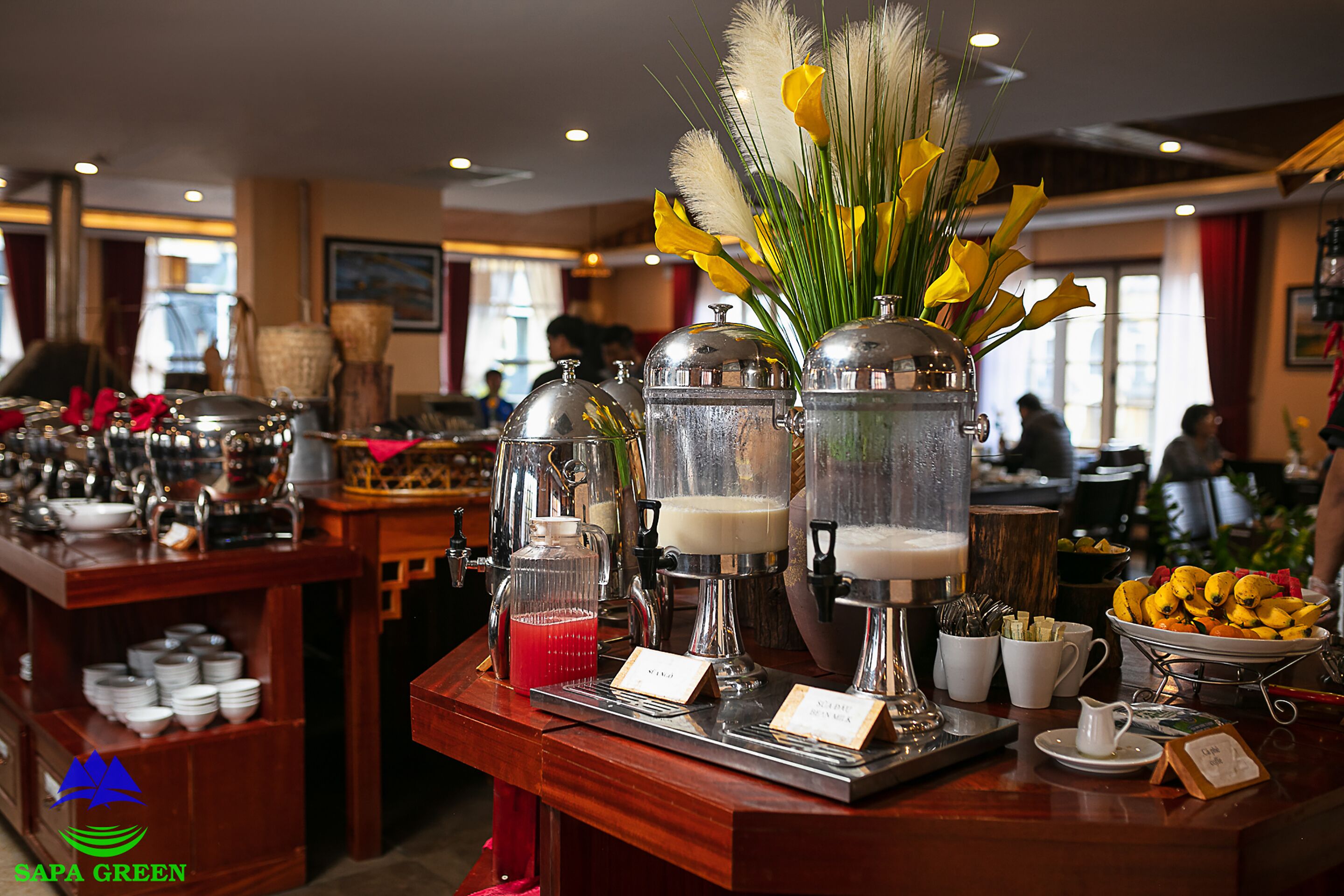 تقديم الإفطار والغداء والعشاء