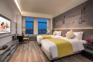 Studio, 2 Single Beds | Down duvets, in-room safe, desk, soundproofing