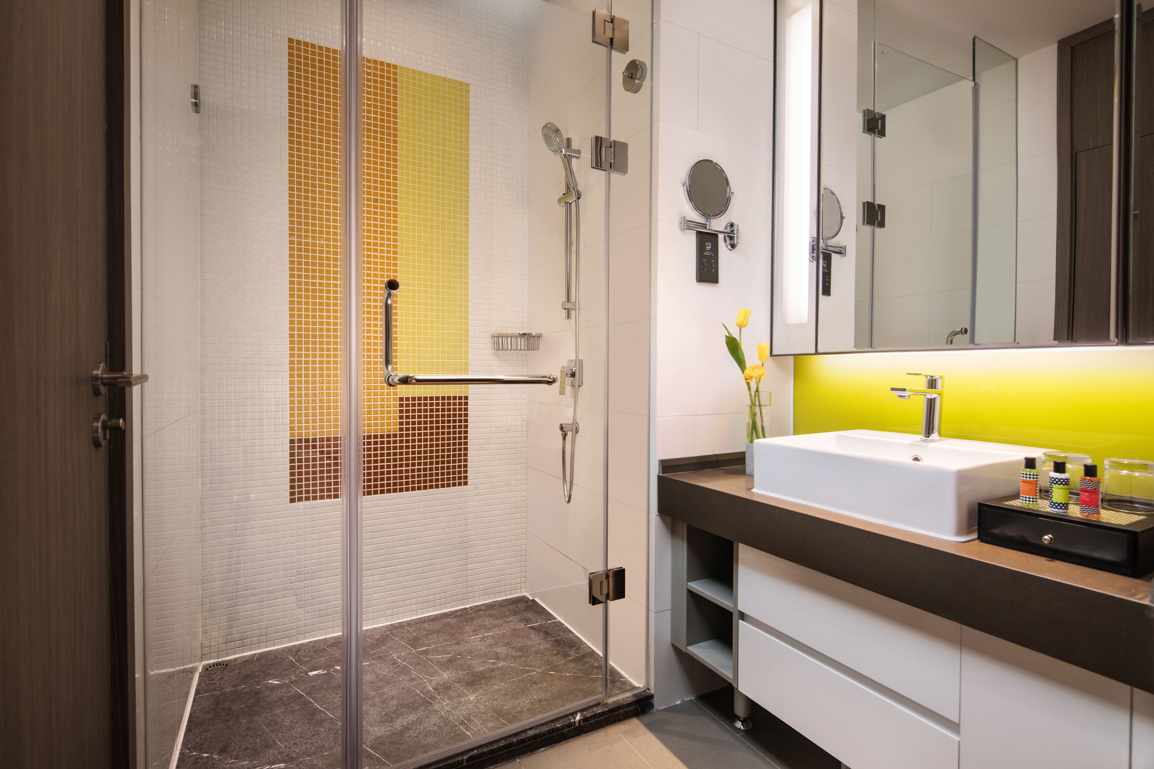 studio, 2 single beds | bathroom | free toiletries, hair dryer, bathrobes, slippers