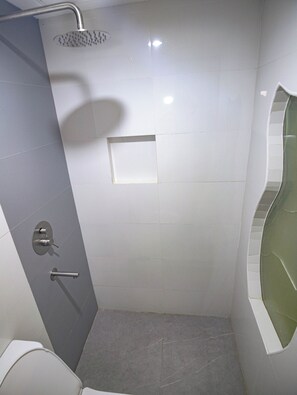 Premium Room | Bathroom | Shower, free toiletries, slippers, towels - Astrotel Monumento (Caloocan)
