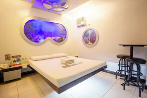 Premium Room | Desk, free WiFi, bed sheets - Astrotel Monumento (Caloocan)