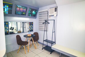 Bureau, Wi-Fi gratuit, draps fournis