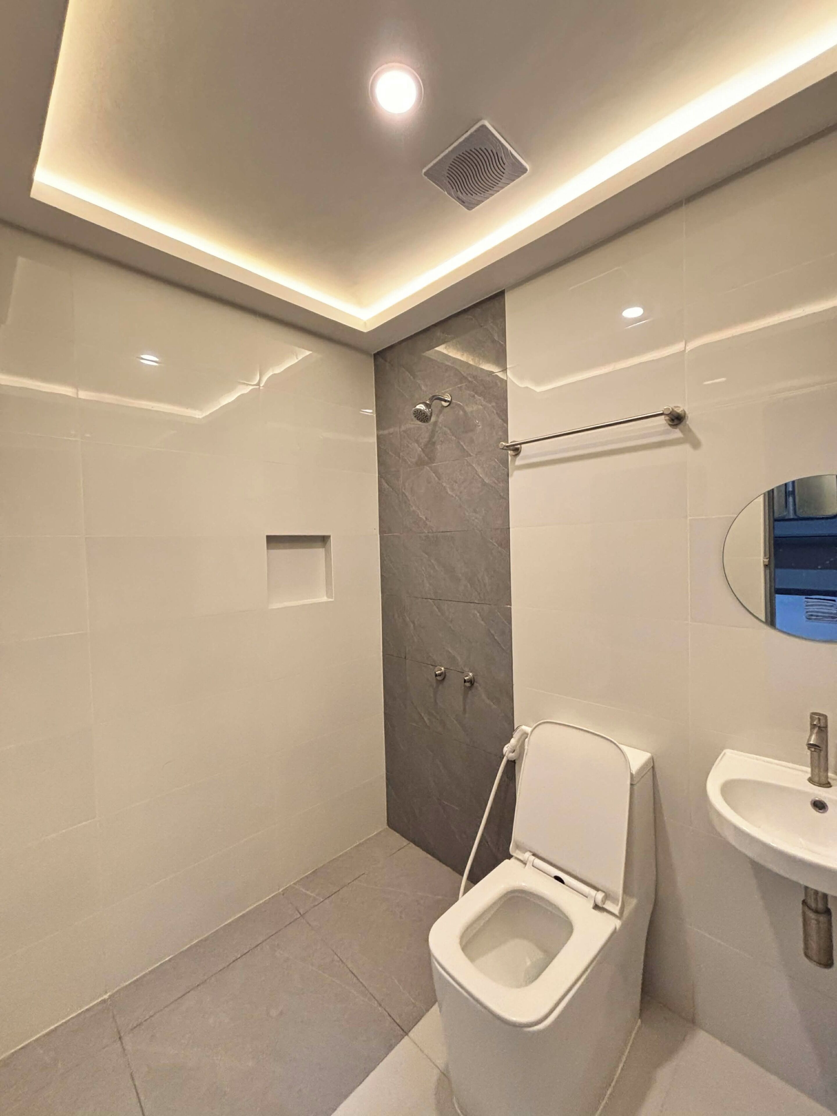 Habitación (VIP ) | Baño | Regadera, amenidades de baño gratuitas, pantuflas, toallas 