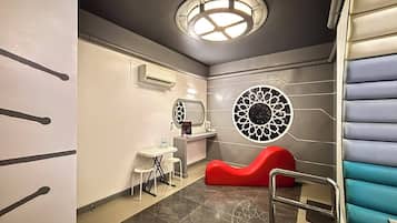 Desk, free WiFi, bed sheets