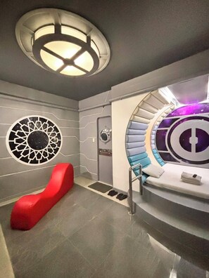 VIP Room | Desk, free WiFi, bed sheets - Astrotel Cubao (Quezon City)