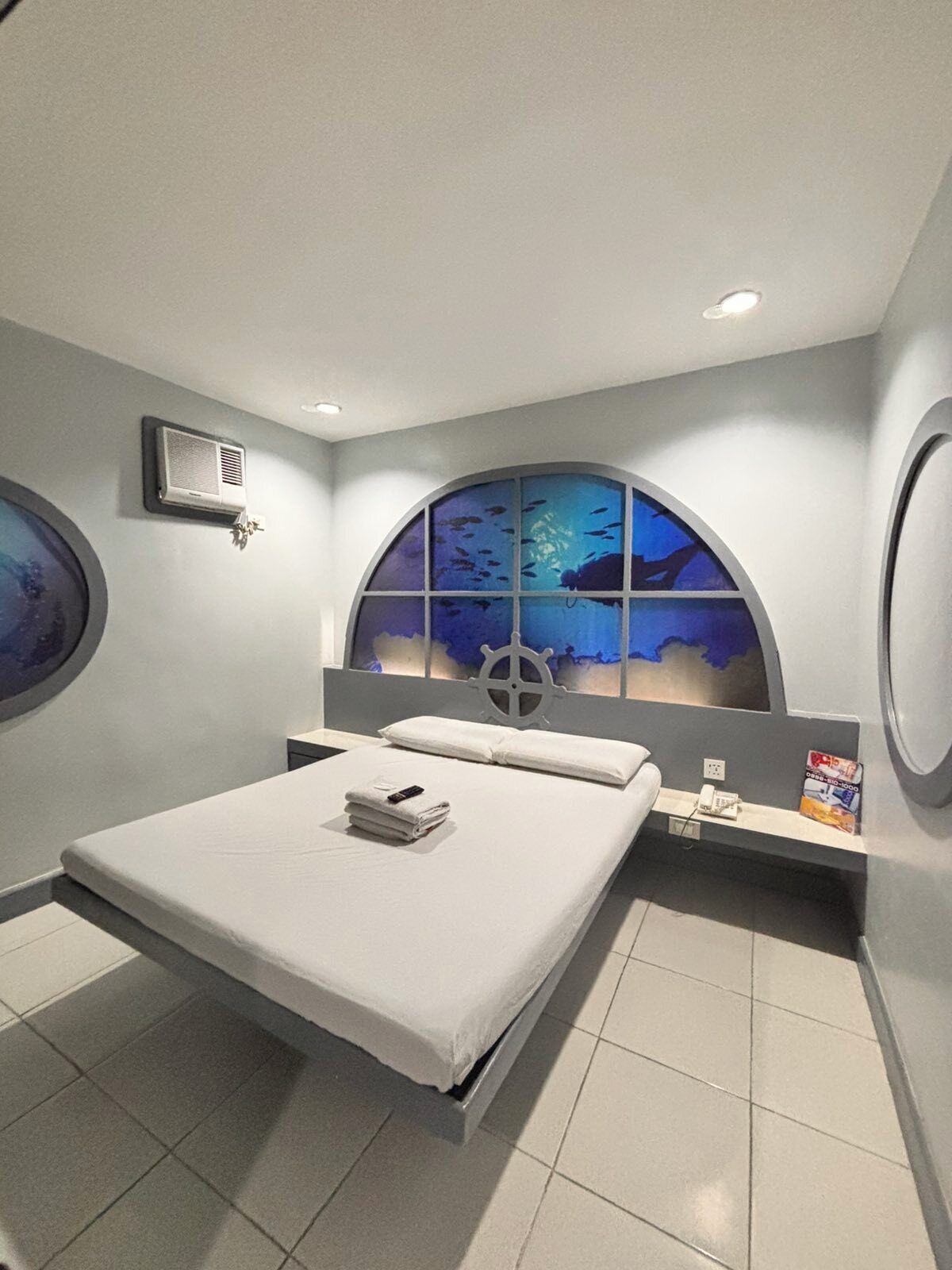 مكتب وواي فاي مجانًا وملاءات أسرّة