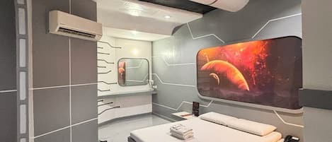 VIP Room | Desk, free WiFi, bed sheets