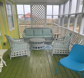 Smart TV, Netflix, reproductor de DVD y libros 