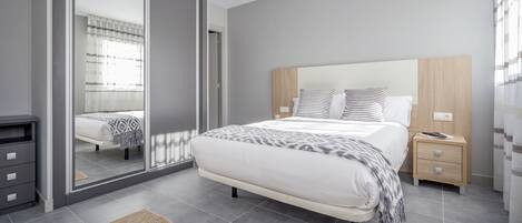 Minibar, bureau, chambres insonorisées, fer et planche à repasser