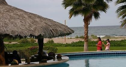 Villa at Golf Resort One Block to Beach - Maid, Concierge and Chef-Meal Services