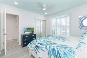 1 bedroom, iron/ironing board, free WiFi, bed sheets - Unobstructed View of the Gulf with Beachside steps and resort access A3311A (Englewood)