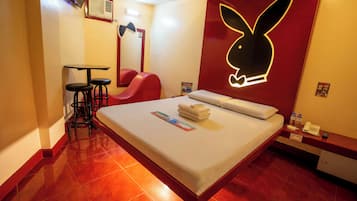 Free WiFi, bed sheets