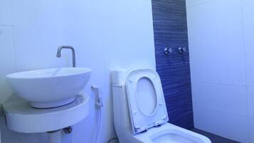 Deluxe Room | Bilik Mandi | Pancuran mandi, kelengkapan dandanan diri percuma, selipar