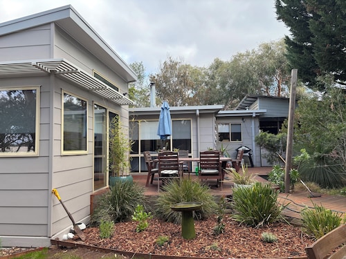 Mac's Beach House, on Phillip Island Beautiful bay beach plus penguin parade