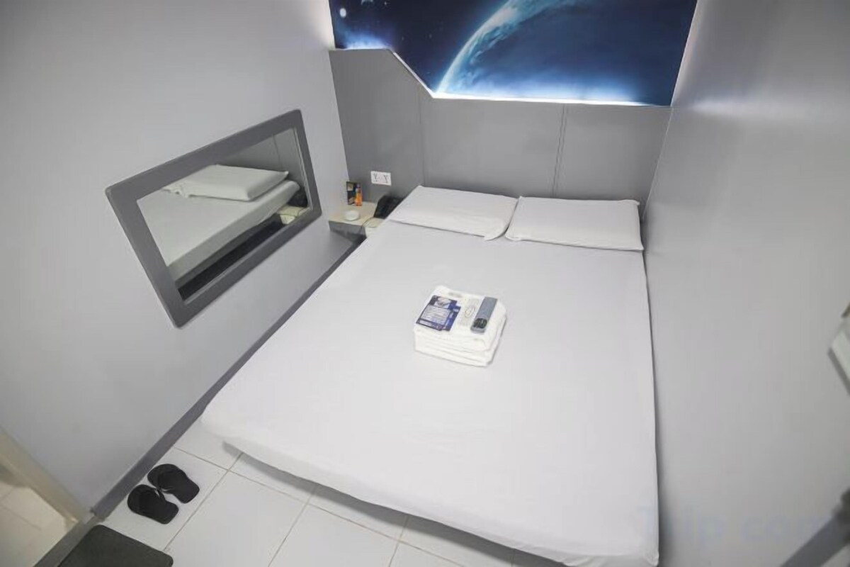 WiFi (free), bed sheets