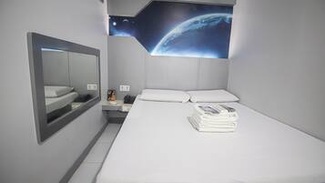 Deluxe Room, Non Smoking | Free WiFi, bed sheets