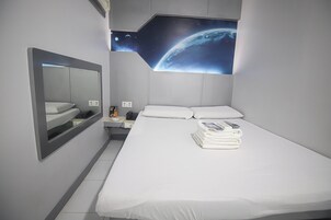 WiFi (free), bed sheets