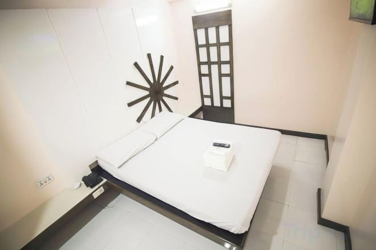 WiFi (free), bed sheets