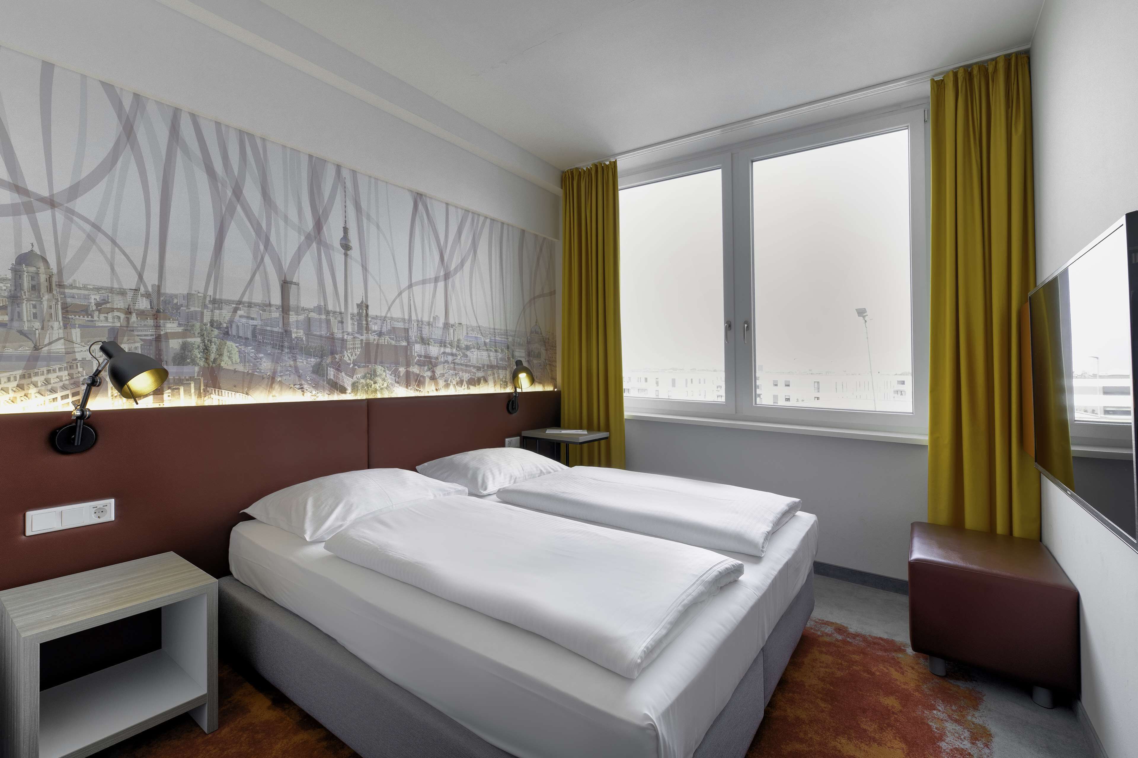 standard room, 1 king bed | hypo-allergenic bedding, blackout curtains, soundproofing