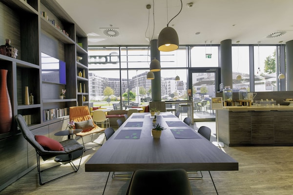 Café da manhã com buffet todos os dias (EUR 14 por pessoa)