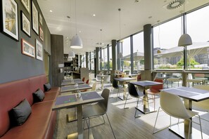 Frokostbuffé hver dag (EUR 14 per person)