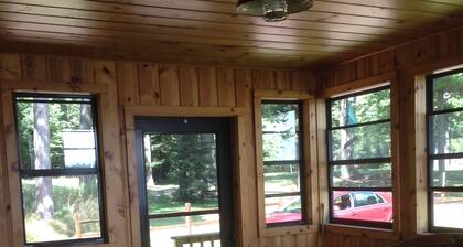 Pet-Friendly Cabin On The Lake With Fireplace
