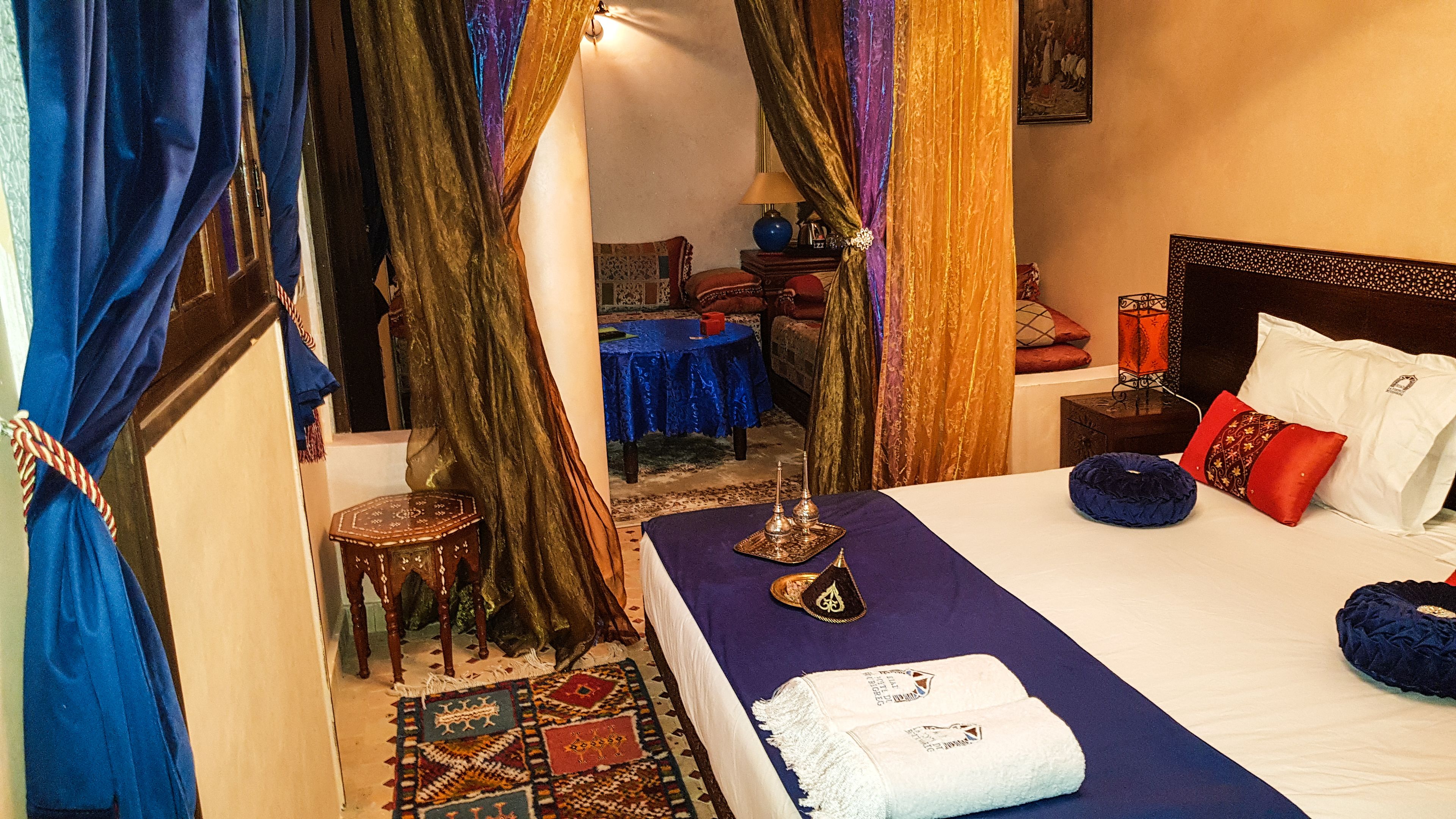 Suite Behind Blue Eyes | Premium-sengetøj, pengeskab på værelset, skrivebord