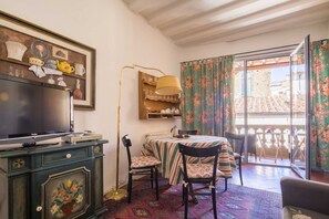 Interior - Typical Florentine Apartment (Firenze)