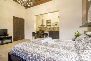 2 bedrooms, iron/ironing board, WiFi, bed sheets - Capponi Suite fantastic, BRAND-NEW 2-bedroom apartment (Firenze)