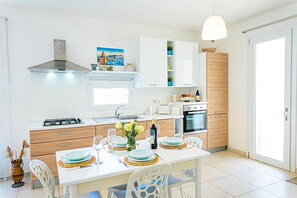 Réfrigérateur, four, plaque de cuisson, lave-vaisselle