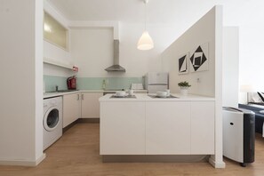 Fridge, microwave, oven, coffee/tea maker