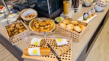 Colazione continentale, servita tutte le mattine (14 EUR a persona)