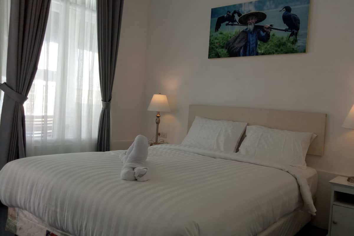 Double Rooms Pool View | 5 bedrooms, in-room safe, desk, laptop workspace