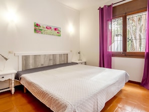 1 chambre, fer et planche à repasser, accès Internet, draps fournis