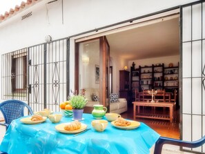 Outdoor dining - House with private pool , garden and free wifi.HUTG-000983 (l'Escala)