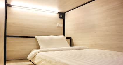 1992 Capsule Hotel - Hostel