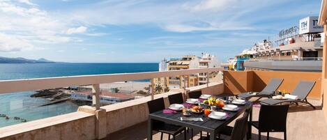 屋外ダイニングエリア