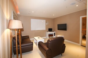 Suite | Premium bedding, down comforters, individually decorated, desk