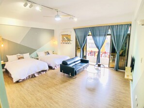 Signature Quadruple Room, 1 Bedroom, Non Smoking | Down comforters, rollaway beds, free WiFi, bed sheets - Snail Pets Homestay (Tainan)