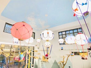 Área de juegos infantiles techada