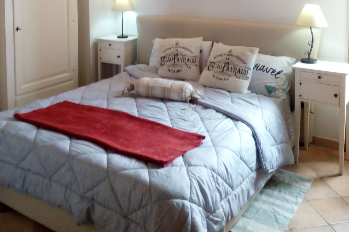 Superior Double Room | 1 bedroom, premium bedding, minibar, desk