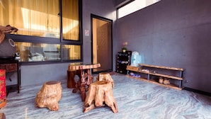 A room with a large window, a wooden stool, a small round table, and a shelf with items. - Tainan Anping High Chill B&B (Tainan)